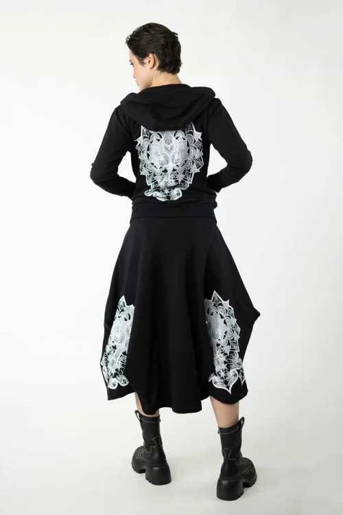spódnica-czarna-origami-z-apliacją-i-czarna-z-bluzka-z-aplikacją-na-tyle-raveli-bluza-bomberka-czarna--kolekcja-BLACK-marka-vippi-design-4.jpg