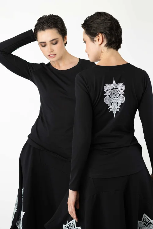 bluzka-czarna-z-aplikacją-ravel-na-tyle-BLOOM-kolekcja-BLACK-marka-vippi-design-3.jpg