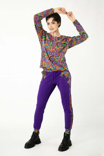 bluzka-trapezowa-i-spodnie-z-aplikacjami-i-lampasem--kolekcja-BLISS-marka-Vippi-design-1.jpg