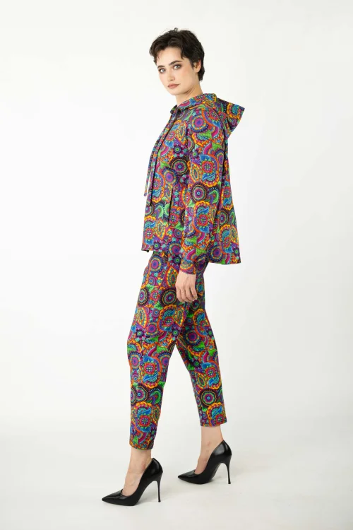bluzka-trapezowa-fioletowa--z-aplikacjami-i-spodnie-luźne-i-bluza-z-kontrą--kolekcja-BLISS-marka-Vippi-design-2.jpg