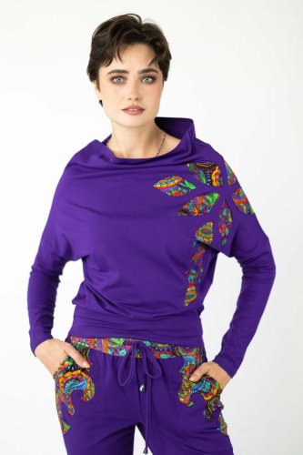 Bluzka z luźnym golfem i aplikacjami "BLISS"