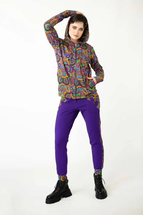 bluza-bomberkai-spodnie-z-aplikacjami-i-lampasem--kolekcja-BLISS-marka-Vippi-design-8.jpg