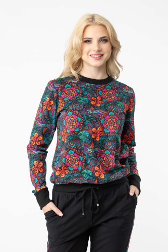 bluzka-sportowa-kolorowa-i-spodnie-czarne-z-lampasami-kolekcja-marka-Vippi-design-8.jpg