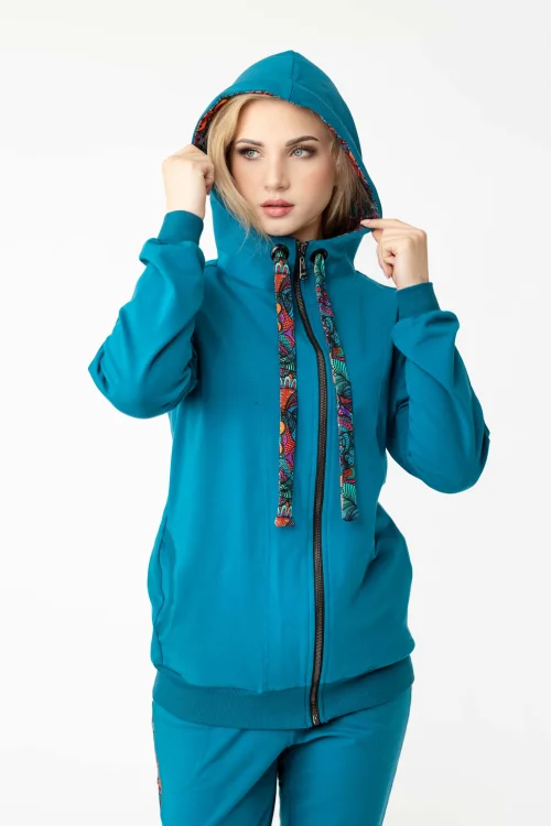bluzka-trapezowa-dekolt-V-kolorowa-dekolt-V-kolekcjabluza-z-kapturem-i-golferm-petrolowa-i-spodnie-petrolowe-z-lampasami-marka-Vippi-design-8.jpg
