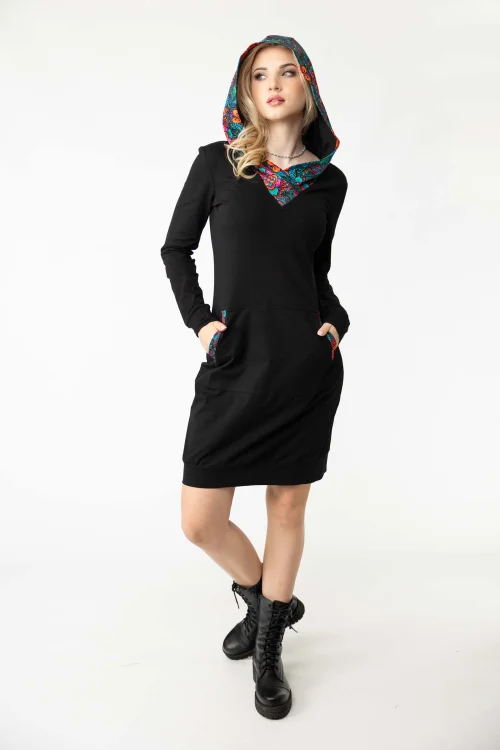 sukienka-mini-czarna--sportowa-z-kapturem-marka-Vippi-design-3.jpg