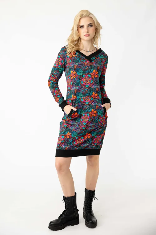 sukienka-mini-kolorowa-z-kapturem-marka-Vippi-design.jpg