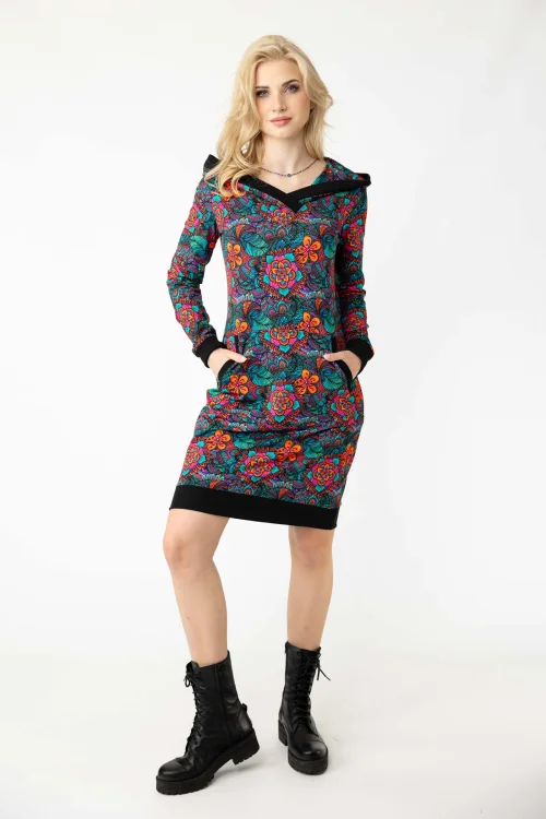sukienka-mini-kolorowa-z-kapturem-marka-Vippi-design-2.jpg