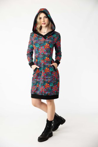 sukienka-mini-kolorowa-z-kapturem-marka-Vippi-design-5.jpg