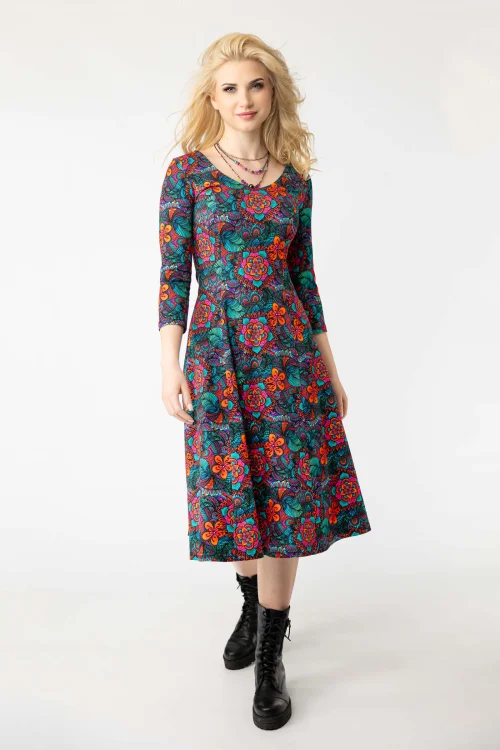 sukienka-mid-rozkloszowana-kolorowa-marka-Vippi-design.jpg