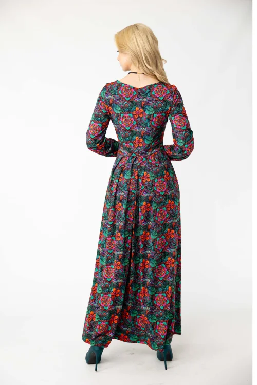 sukienka-długa-wiskozowa-z-zakladkami--kolorowa--marka-Vippi-design-5.jpg