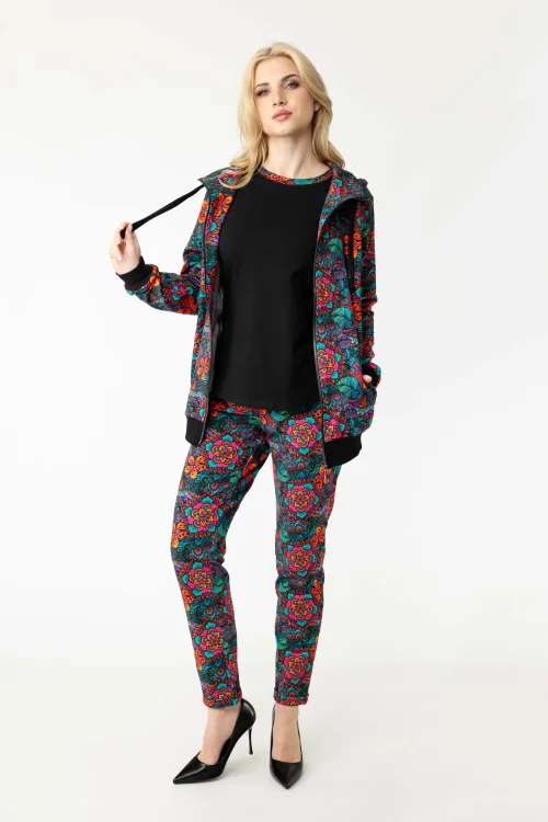 bluza-z-kapturem-i-spodnie-z-mankietami-kolorowe--marka-Vippi-design.jpg