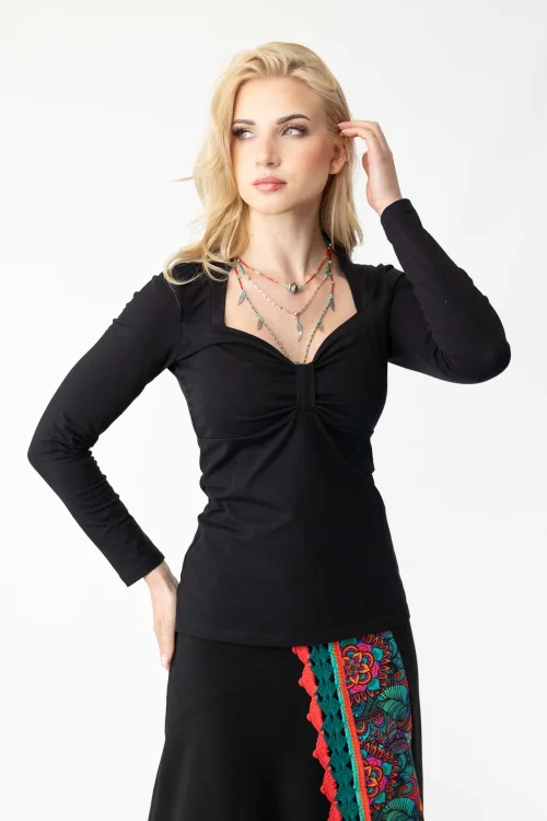 spódnica-długa-z-szydełkową-koronką-i-bluzka-czarna-serce--marka-Vippi-design-3.jpg