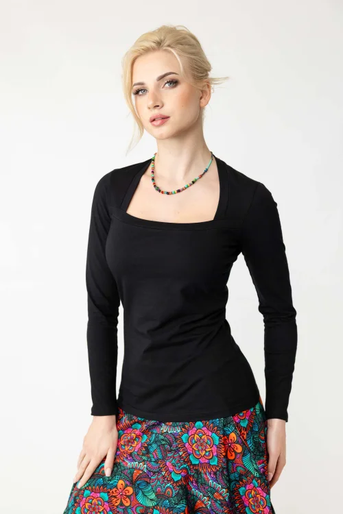 bluzka-czarna-długi-rękaw-dekolt-karo-marka-Vippi-design-2.jpg