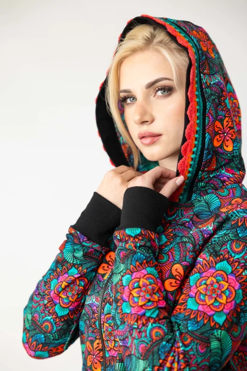 bluzka-czarna-dekolt-karo-i-spódnica-midi-origami-kolorowa-i-bluza-bomberka-marka-Vippi-design-13.jpg