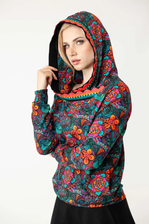 bluza-z-kapturem-i-szydełkową-koronką-marka-Vippi-design-5.jpg
