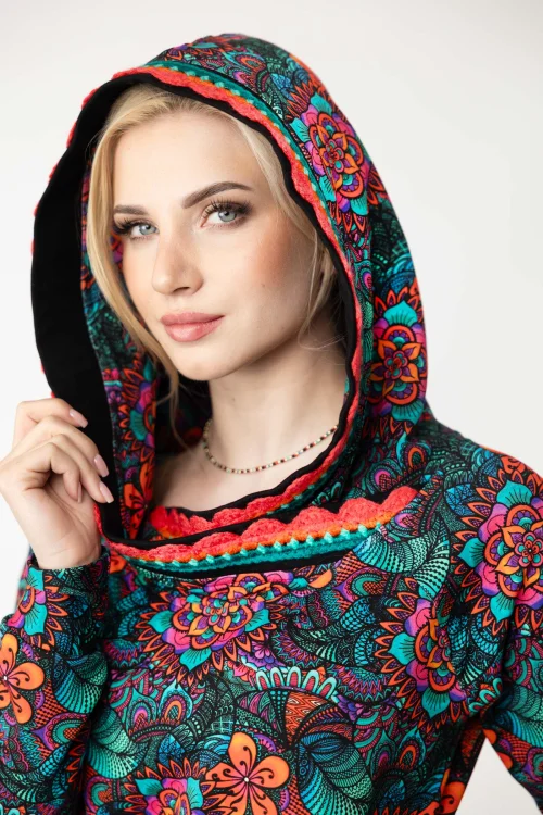 bluza-z-kapturem-i-szydełkową-koronką-marka-Vippi-design-6.jpg