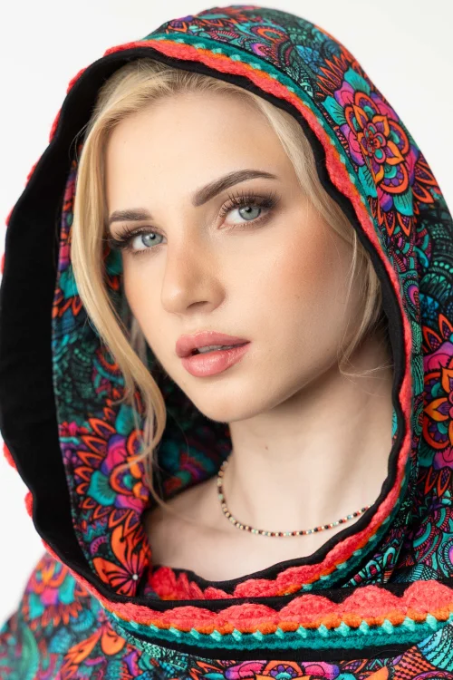 bluza-z-kapturem-i-szydełkową-koronką-marka-Vippi-design-7.jpg
