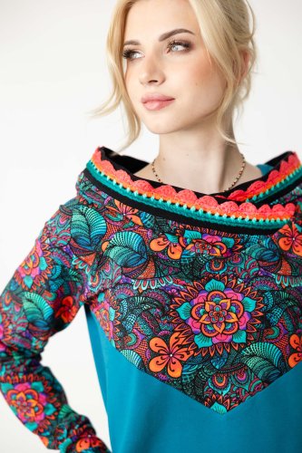 bluza-z-kapturem-i-szydełkową-koronką-petrolowa-marka-Vippi-design-4.jpg