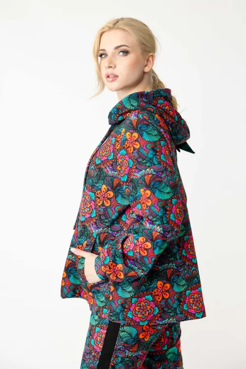 bluzka-klasyczna-czarna-krótki-rękaw-i-spodnie-sportowe-z-lampasami-i-bluza-z-kontrą-marka-Vippi-design-8.jpg