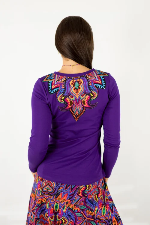 bluzka-klasyczna-fioletowa-z-aplikacją-na-tyle-kolekcjaMEXICO-violet-marka-Vippi-design-3.jpg
