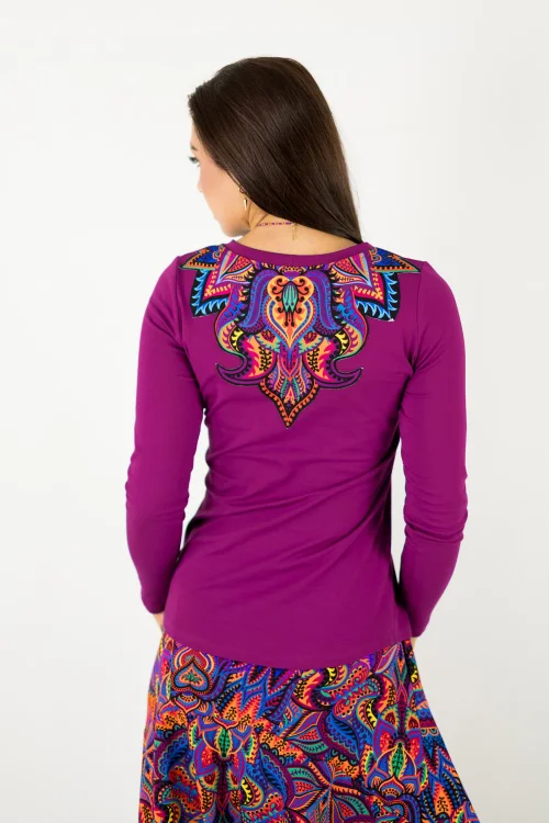 bluzka-klasyczna-cyklamenowa-z-aplikacją-na-tyle-kolekcjaMEXICO-violet-marka-Vippi-design-2.jpg
