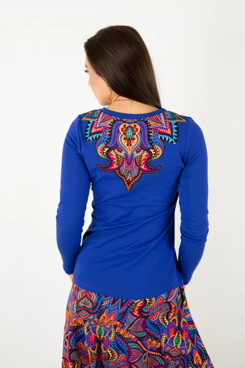 bluzka-klasyczna-chabrowa-z-aplikacją-na-tyle-kolekcjaMEXICO-violet-marka-Vippi-design-7.jpg
