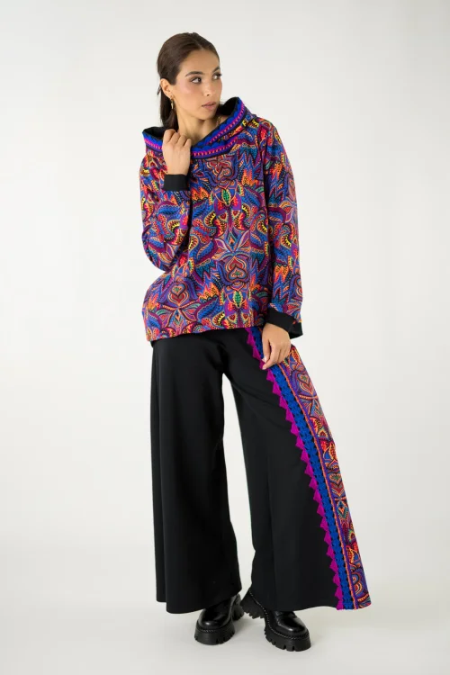bluza luźna z kapturem i spodnie  szerokie czarne z szydełkową koronką i wstawką kolorową kolekcja MEXICO violet marka VIPPI design-1603 (6).jpg