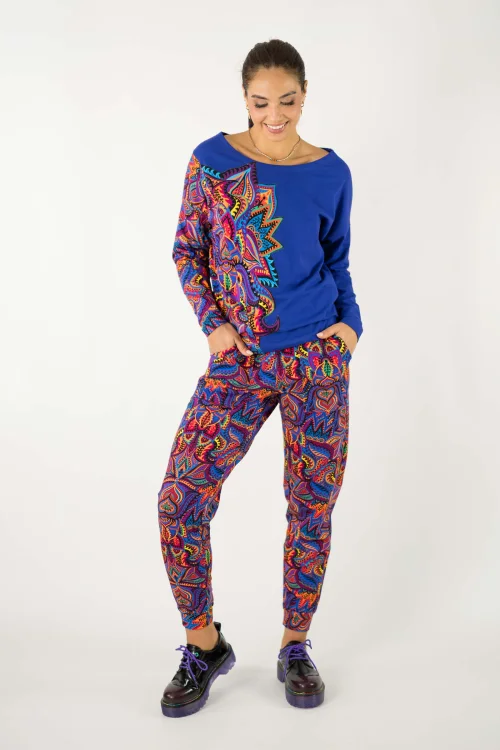 bluzka-trapezowa-z-aplikacją-na-boku-chabrowa-i-spodnie-joggery-kolorowe-kolekcja--MEXICO-violet-marka-VIPPI-design.jpg