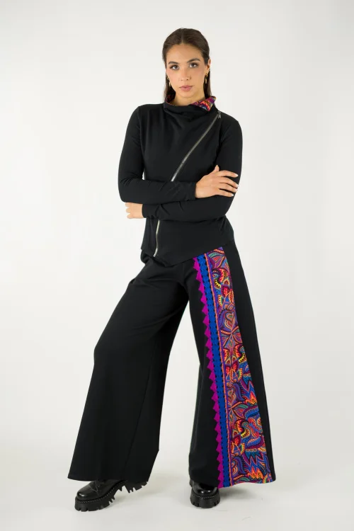bluza czarna asymetryczna  i spodnie czarne z kolorową wstawką i szydełkową koronką kolekcja MEXICO violet marka VIPPI design (1).jpg