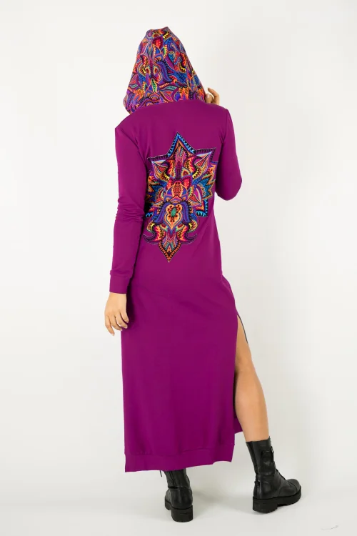 sukienka-długa-sportowa-z-kapturem-cyklamenowa-kolekcja-MEXICO-violet-marka-Vippi-design.4.jpg