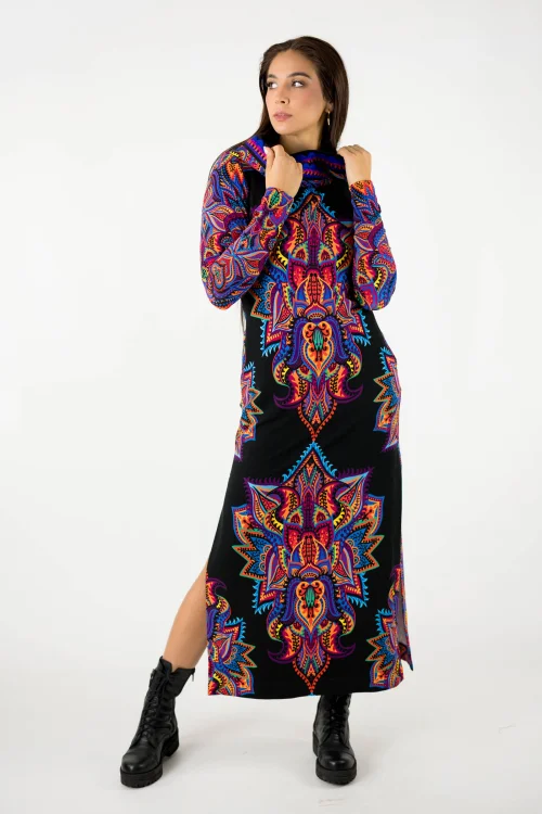 sukienka dluga z kapturem i szydełkową koronką na plisie i z rozporkami kolekcja MEXICO violet marka VIPPI design (13).jpg