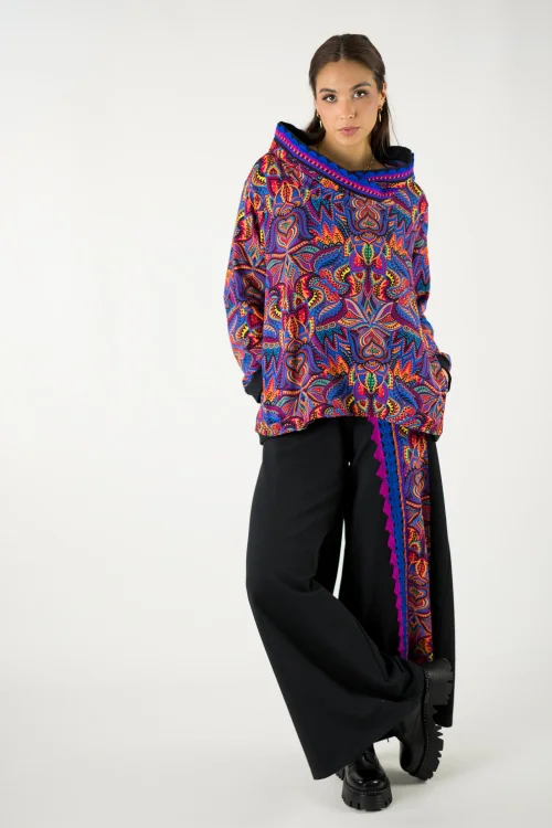 bluza luźna z kapturem i spodnie  szerokie czarne z szydełkową koronką i wstawką kolorową kolekcja MEXICO violet marka VIPPI design-1603 (4).jpg