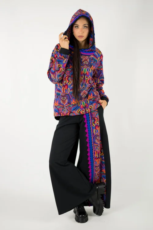 bluza luźna z kapturem i spodnie  szerokie czarne z szydełkową koronką i wstawką kolorową kolekcja MEXICO violet marka VIPPI design-1603 11 (1).jpg