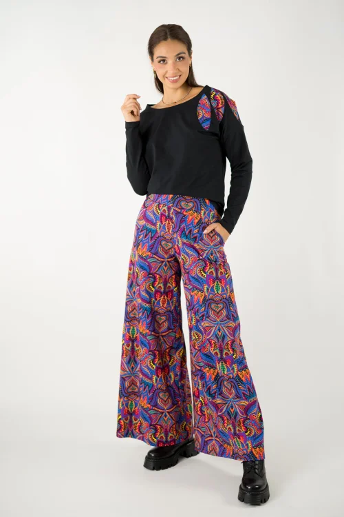 bluzka czarna z aplikacjami na ramieniui spodnie kolorowe dzwony kolekcja MEXICO violet marka VIPPI design (5).jpg