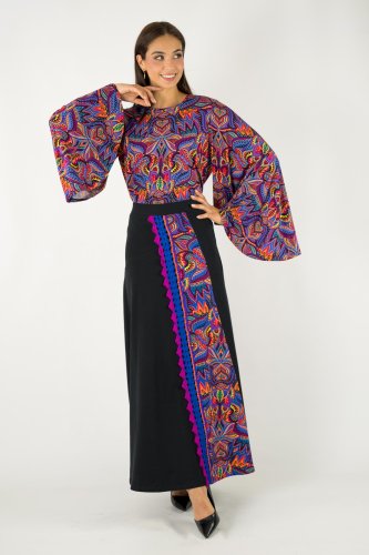 bluzka wiskozowa z rękawami szerokimi  i spodnica długa czarna z kolorową wstawką i koronką szydełkową kolekcja MEXICO violet marka VIPPI design (2).jpg