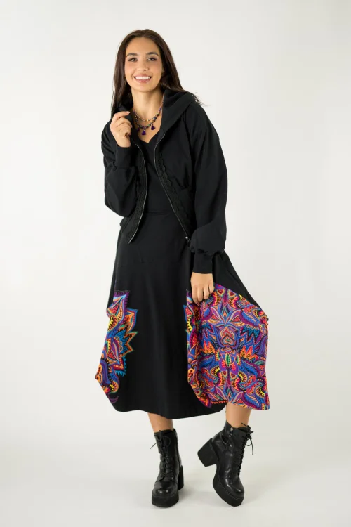 sukienka czarna origami z aplikacjami  i bluza z kapturem i gorsetowym pasem z szydełkowymi koronkami  kolekcja MEXICO violet marka VIPPI design  (4).jpg