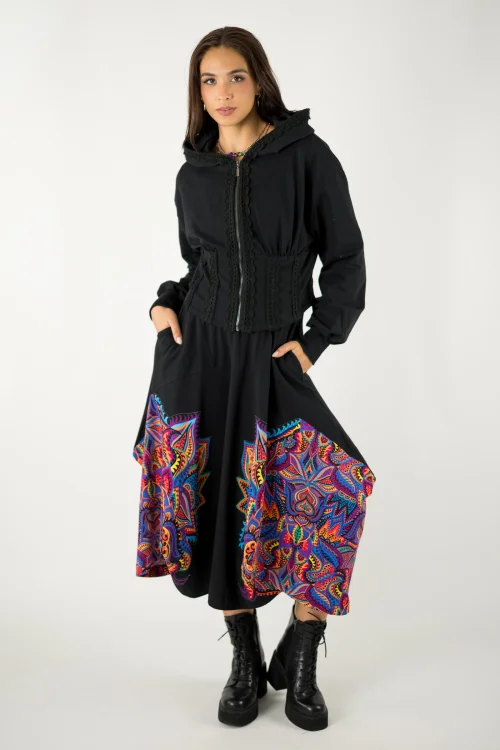 sukienka czarna origami z aplikacjami  i bluza z kapturem i gorsetowym pasem z szydełkowymi koronkami  kolekcja MEXICO violet marka VIPPI design  22 (3).jpg