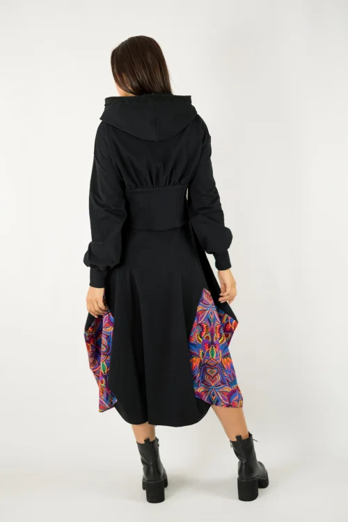 sukienka czarna origami z aplikacjami  i bluza z kapturem i gorsetowym pasem z szydełkowymi koronkami  kolekcja MEXICO violet marka VIPPI design  22 (7).jpg