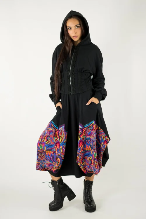 sukienka czarna origami z aplikacjami  i bluza z kapturem i gorsetowym pasem z szydełkowymi koronkami  kolekcja MEXICO violet marka VIPPI design  22 (1).jpg