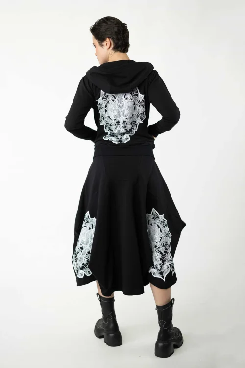 spódnica-czarna-origami-z-apliacją-i-czarna-z-bluzka-z-aplikacją-na-tyle-raveli-bluza-bomberka-czarna--kolekcja-BLACK-marka-vippi-design-4.jpg