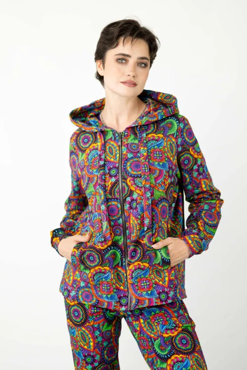bluzka-trapezowa-fioletowa--z-aplikacjami-i-spodnie-luźne-i-bluza-z-kontrą--kolekcja-BLISS-marka-Vippi-design-4.jpg