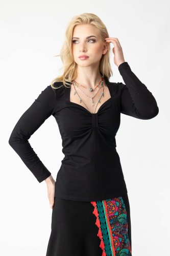 spódnica-długa-z-szydełkową-koronką-i-bluzka-czarna-serce--marka-Vippi-design-3.jpg