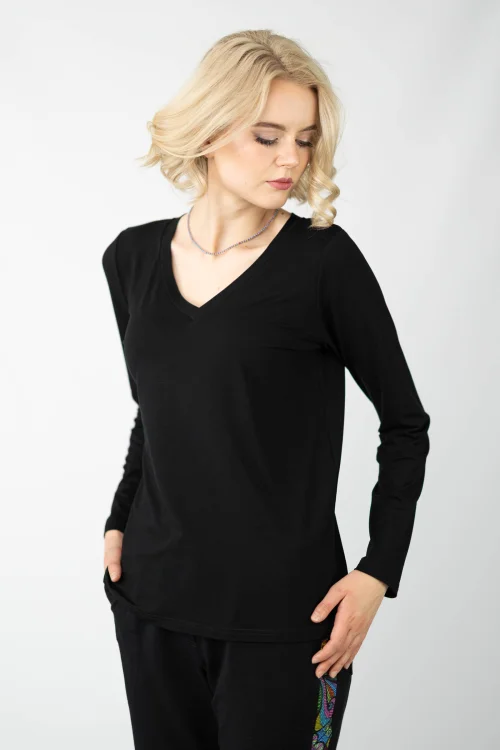 bluzka czarna  wiskozowa z aplikacją na tyle kolekcja MIST marka VIPPI design   (6).jpg