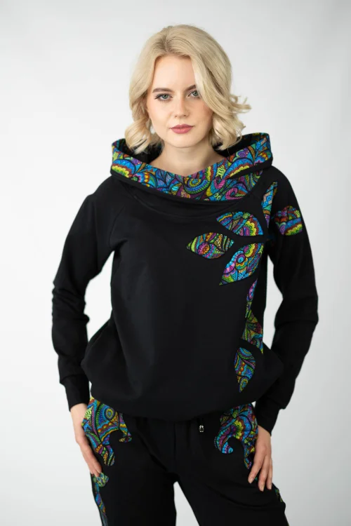 bluza czarna z kapturem i aplikacjami kieszenie kolekcja MIST marka VIPPI design    (4).jpg