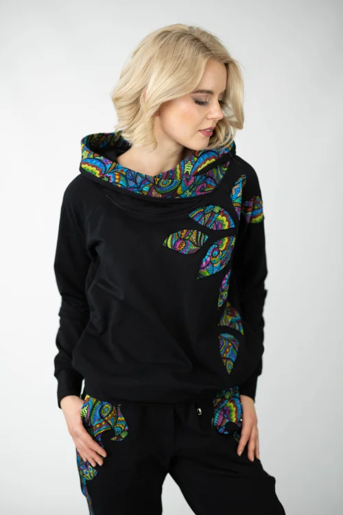 bluza czarna z kapturem i aplikacjami kieszenie kolekcja MIST marka VIPPI design    (6).jpg