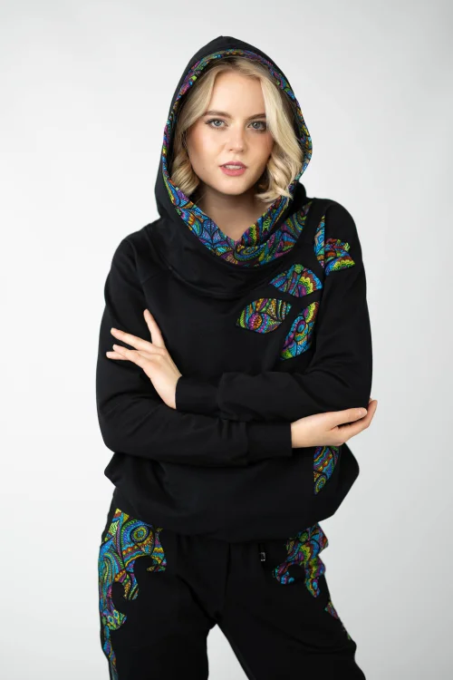 bluza czarna z kapturem i aplikacjami kieszenie kolekcja MIST marka VIPPI design    (1).jpg