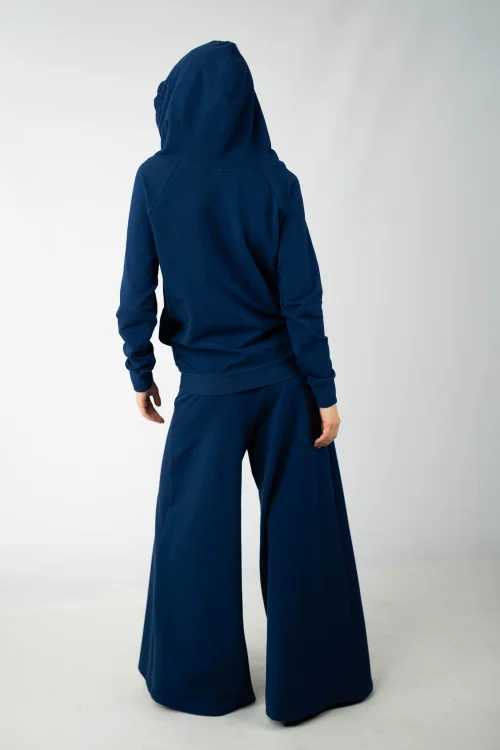 bluza granatowa z szydełkową koronką na kapturze  i spodnie granatowe dzowny z szydełkową koronką  kolekcjaKGart marka VIPPI design (11).jpg