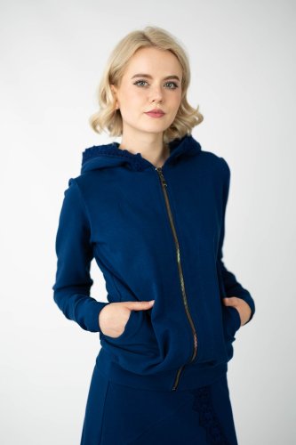 bluza bomberka granatowa z szydełkową koronką na kapturze   kolekcja KGart marka VIPPI design  (2).jpg