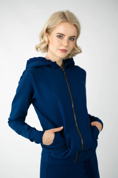 bluza bomberka granatowa z szydełkową koronką na kapturze   kolekcja KGart marka VIPPI design  (3).jpg