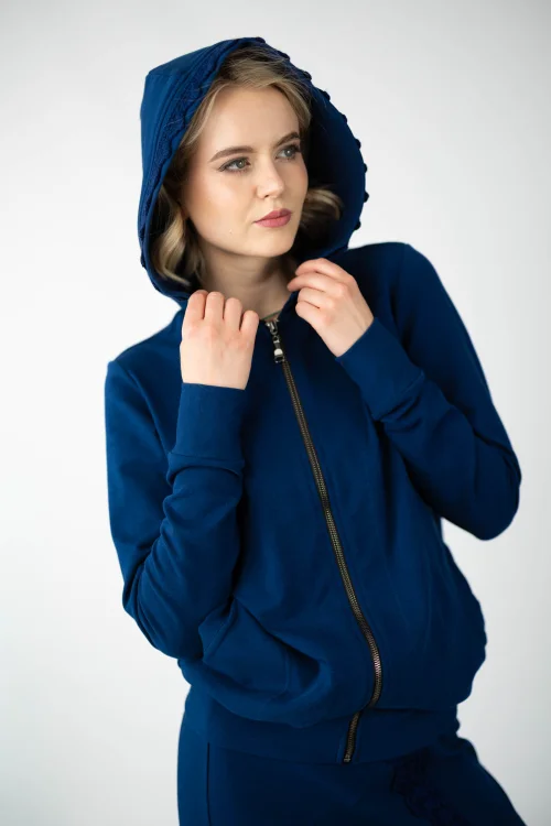 bluza bomberka granatowa z szydełkową koronką na kapturze   kolekcja KGart marka VIPPI design  (5).jpg